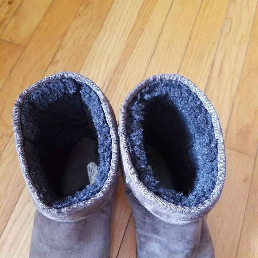 UGG boots size s/n 5825, size 8